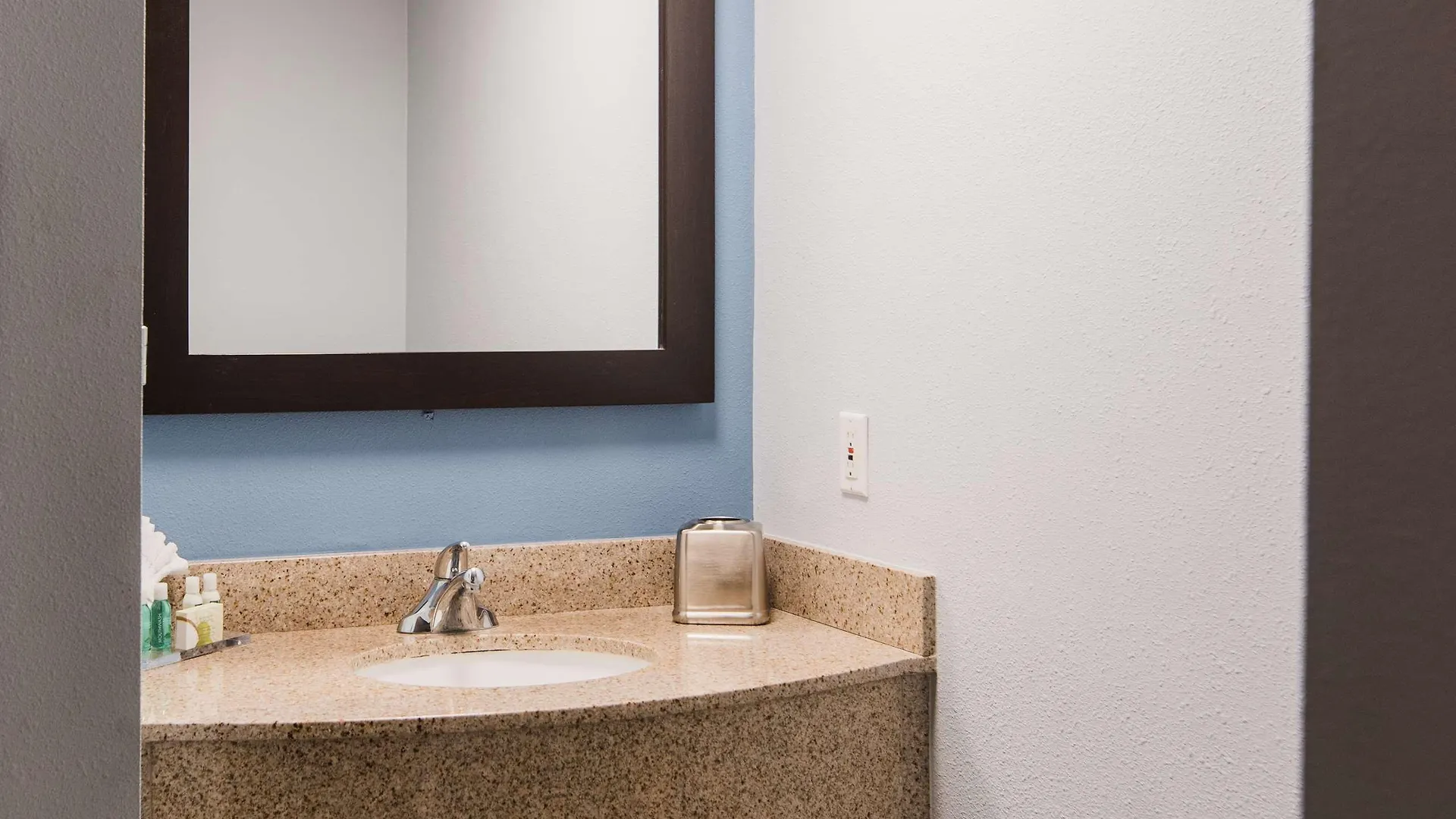 Best Western Plus Manhattan Beach Hotel